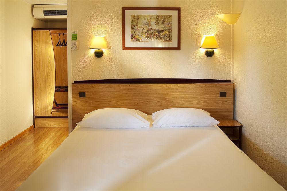 กีริยาด ดิเร็ค เอปินัล Hotel เอปินาล ภายนอก รูปภาพ