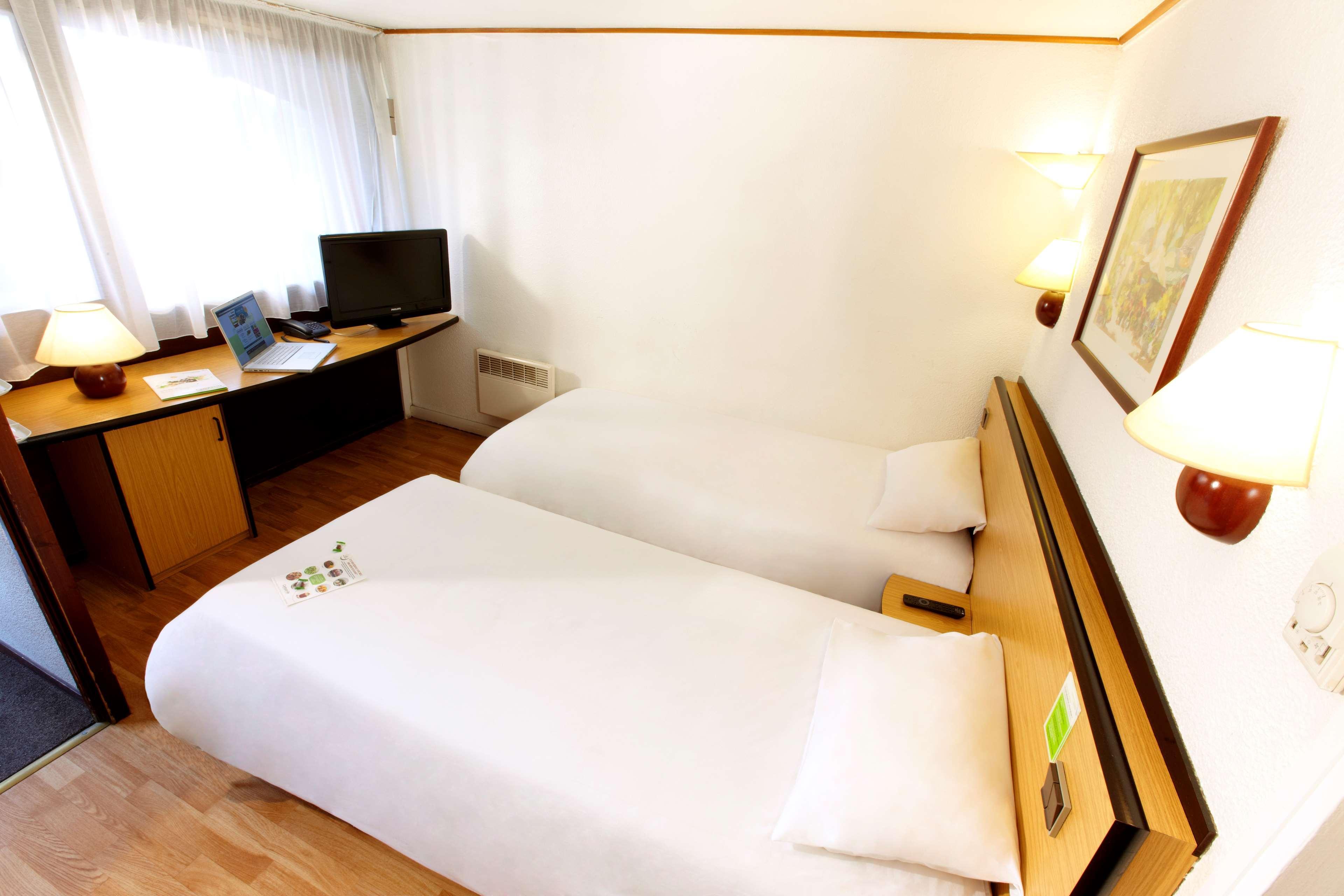 กีริยาด ดิเร็ค เอปินัล Hotel เอปินาล ภายนอก รูปภาพ